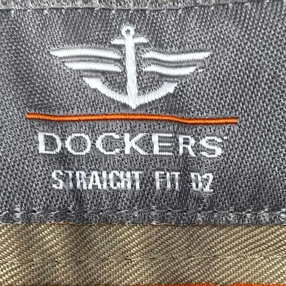 Dockers D2 pant men’s 38x32 straight fit khaki Flat front super soft polyester